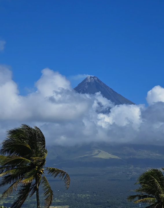 菲律賓馬榮火山風(fēng)景區(qū)（馬榮火山登山線路）